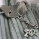 Наручники металеві Adrien Lastic Handcuffs Black з чорною пухнастою обробкою-1